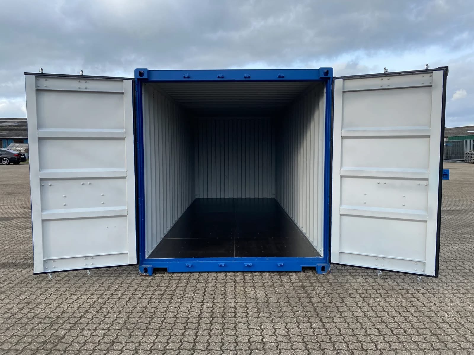 Blau Seecontainer 20ft - Stirnseite lang